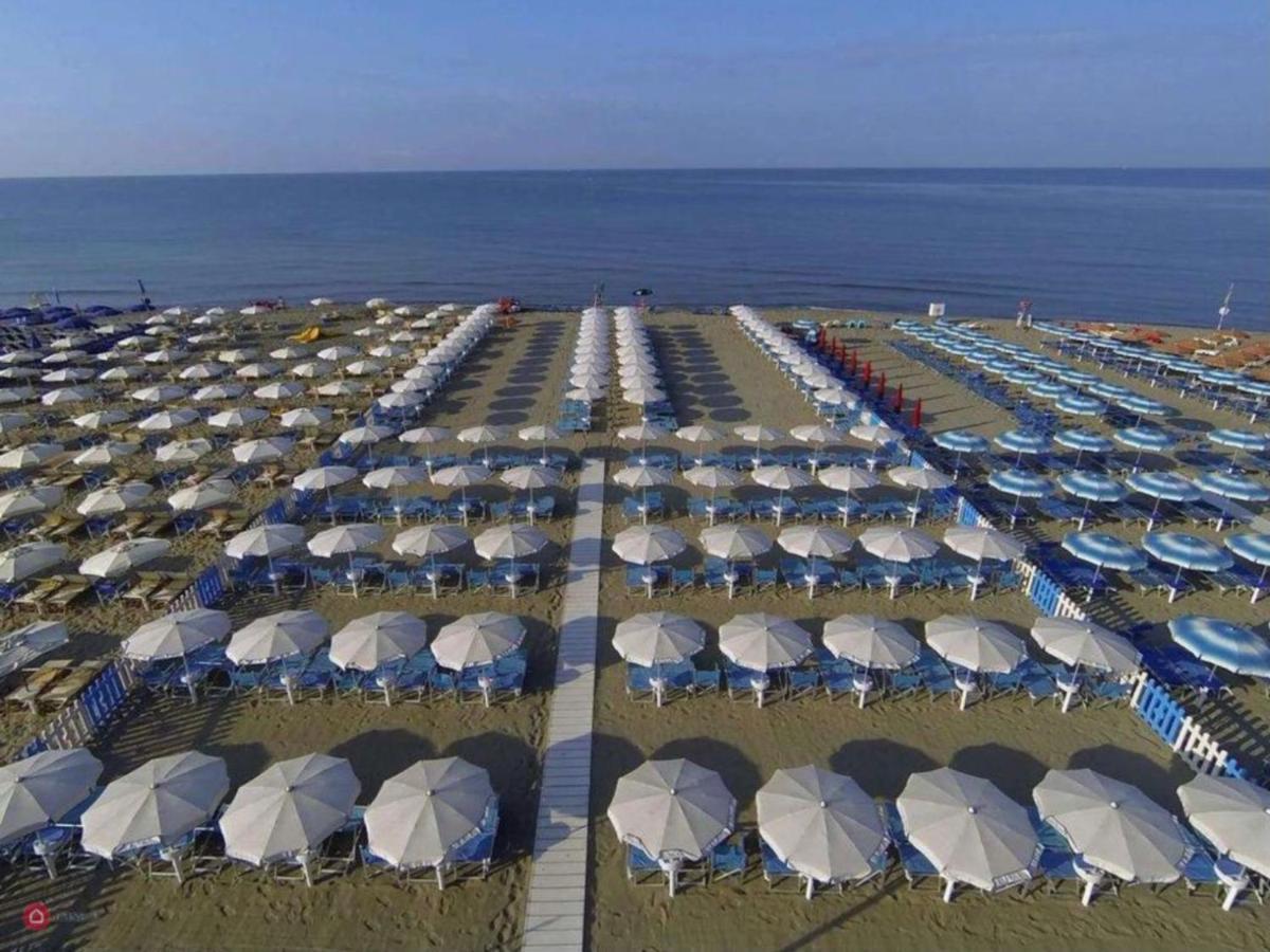Апартаменты La Conchiglia A Marina Марина-ди-Каррара Экстерьер фото
